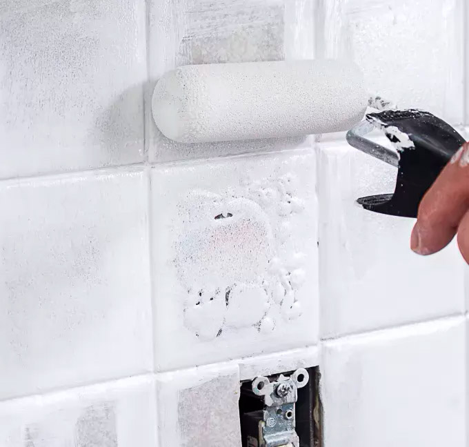 Покраска орнамента на плитке