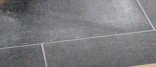 Силиконовый герметик на плитке