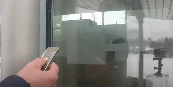 Удаление герметика со стекла